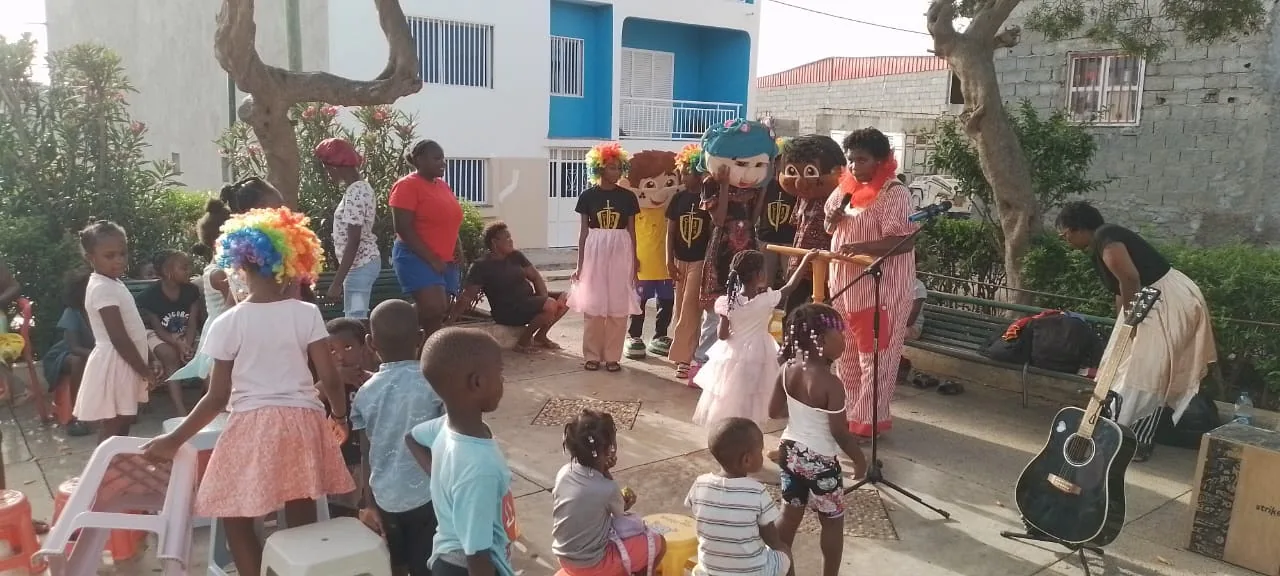 Festa com as crianças na praça